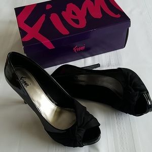 Fioni patent leather open toe shoes